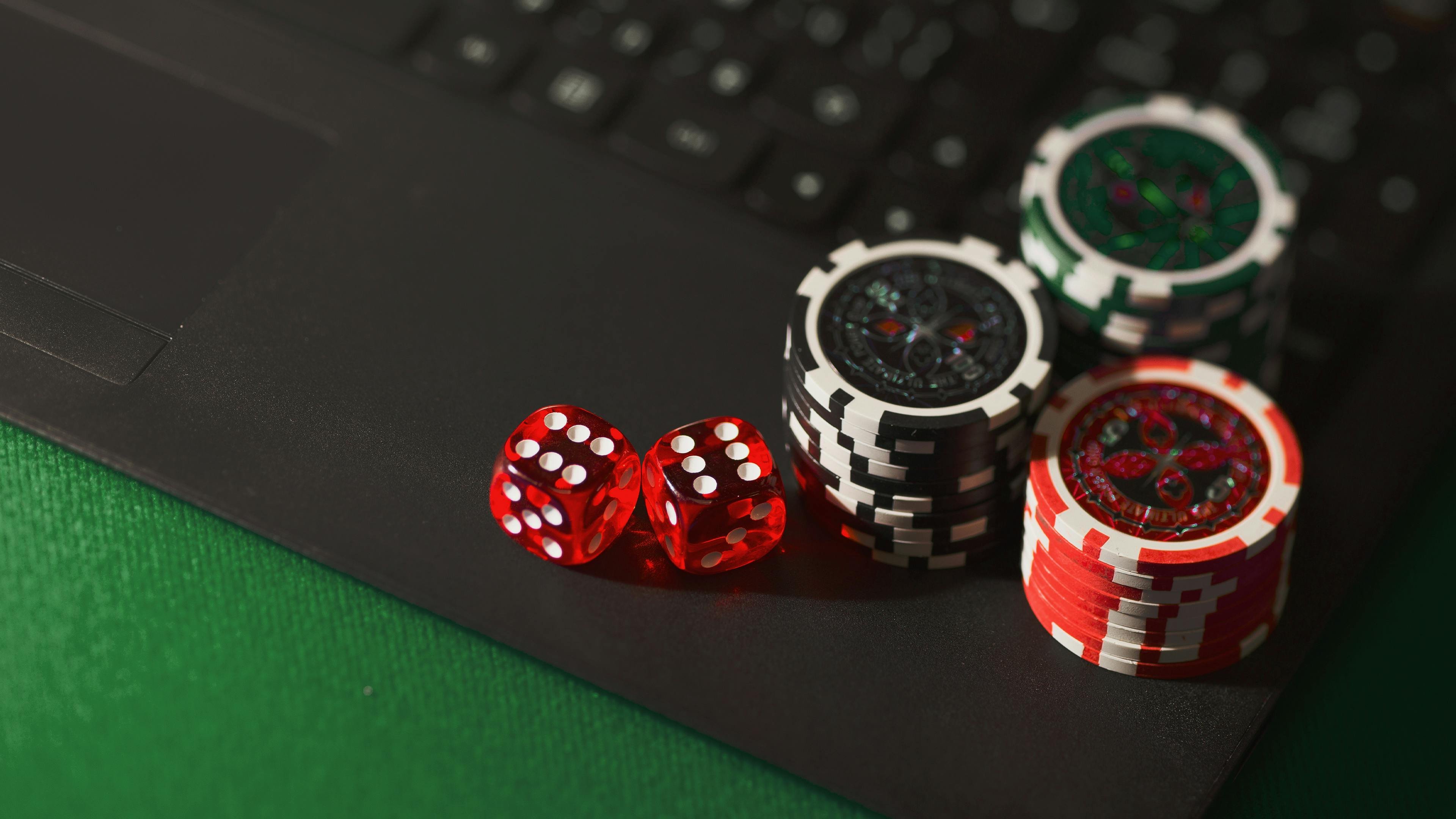 phplotto game lobby showing slots and live dealer categories on mobile